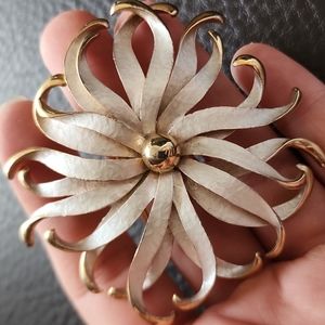 VTG Pastelli brooch